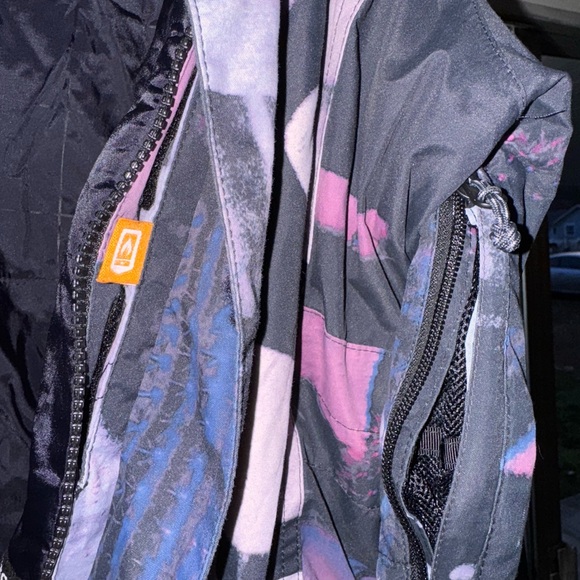 Abstract Patterned Snowboard Jacket - Picture 4 of 4